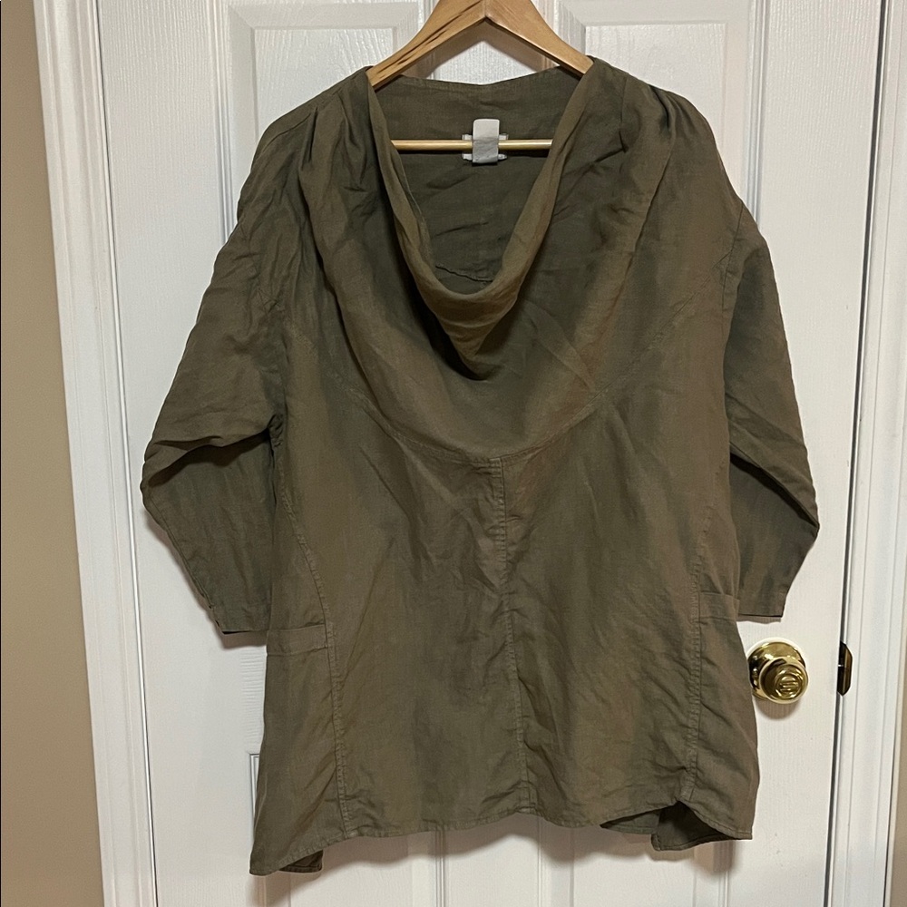 Mosaic Khaki L Sharkbite Hem Line Top